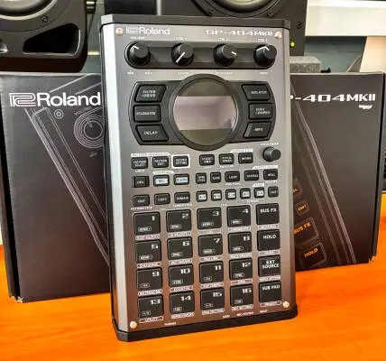 Roland - SP-404MKII Creative Sampler and Effector